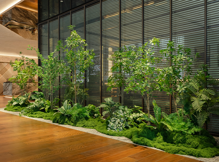 来訪者を迎えるエントランスでの植栽例